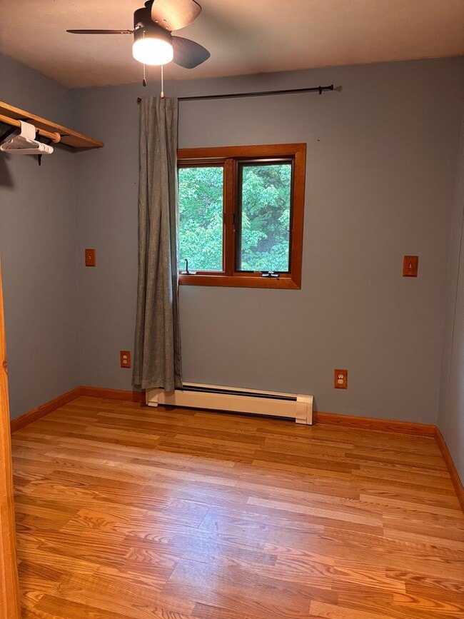 Building Photo - Peaceful Retreat 10 Acres - 20 min to Mqt
