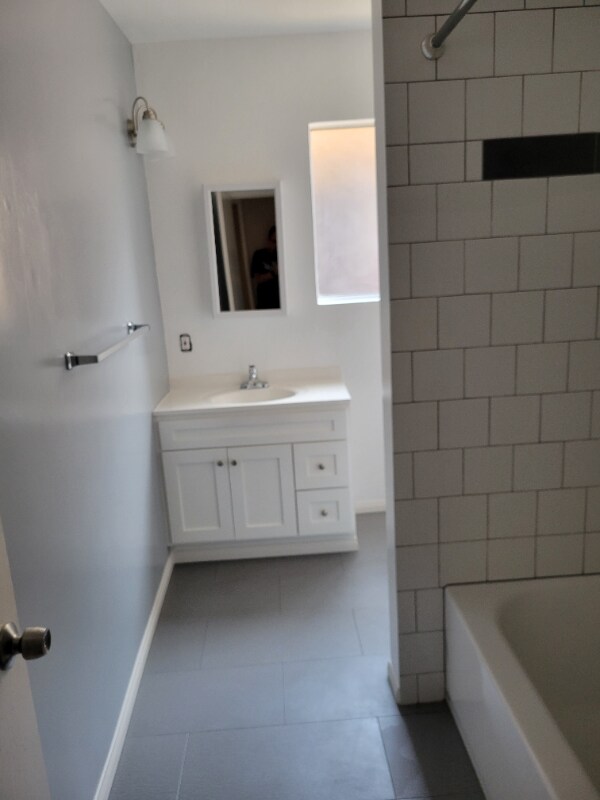 Building Photo - 4075 Oakwood Ave