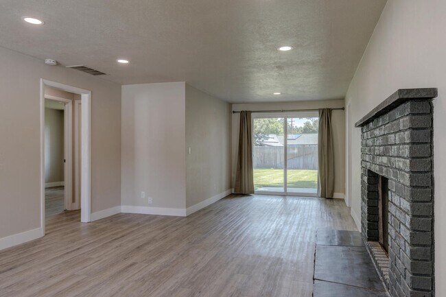 Building Photo - Streamside Duplex - Harvey Anderson