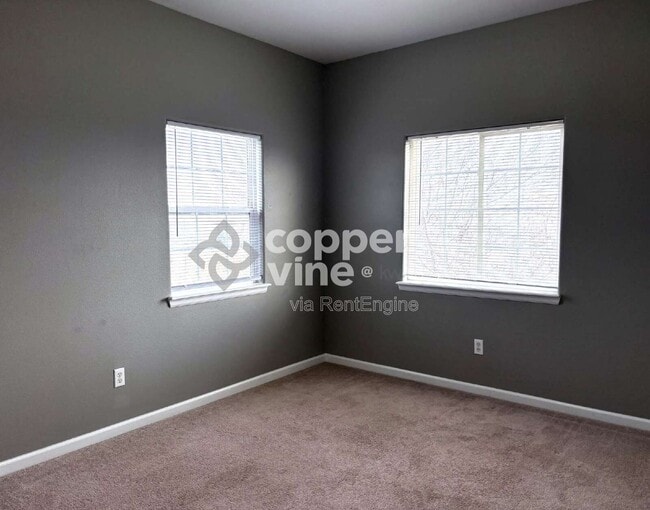 Building Photo - 1740 W 53rd Dr