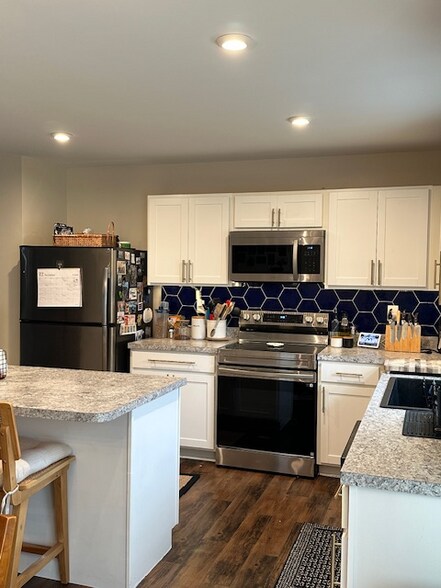 Building Photo - 5505 Noble Ave