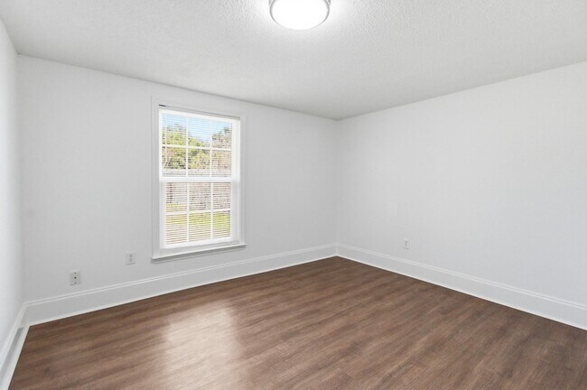 Building Photo - 17 Timberwood Ct