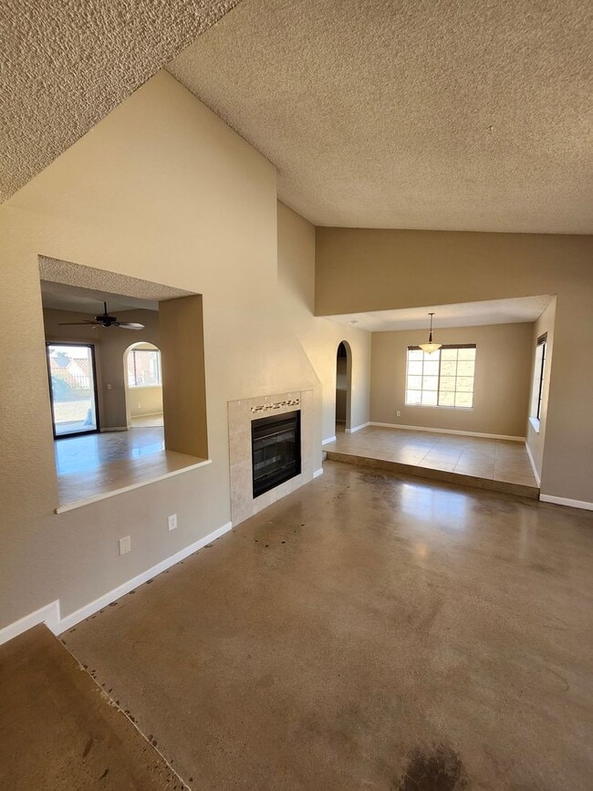 Building Photo - Charming Single-Story Home