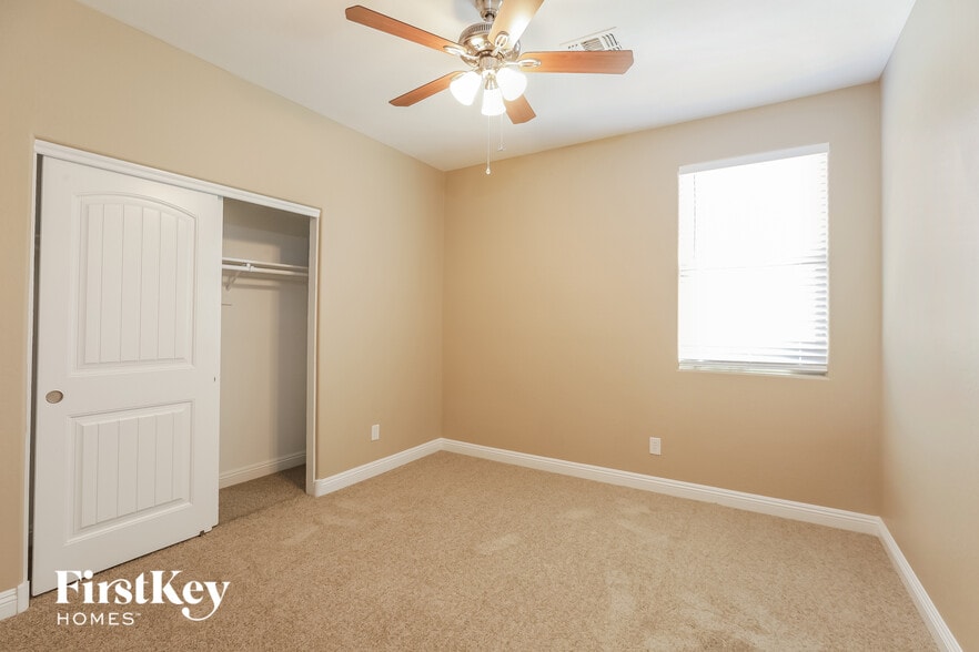 Building Photo - 1809 W Loemann Dr