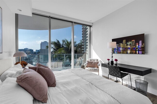 Building Photo - 6901 Collins Ave