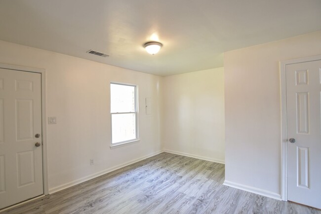 Building Photo - 3BR/1.5BA Home – Great Norfolk Location!