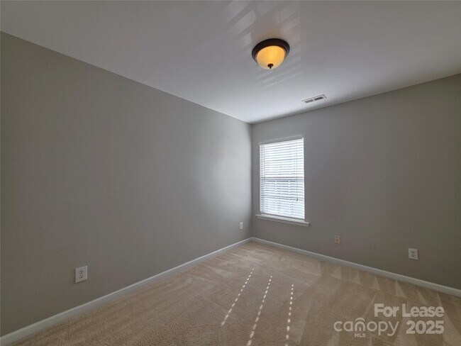 Building Photo - 10619 Trolley Run Dr