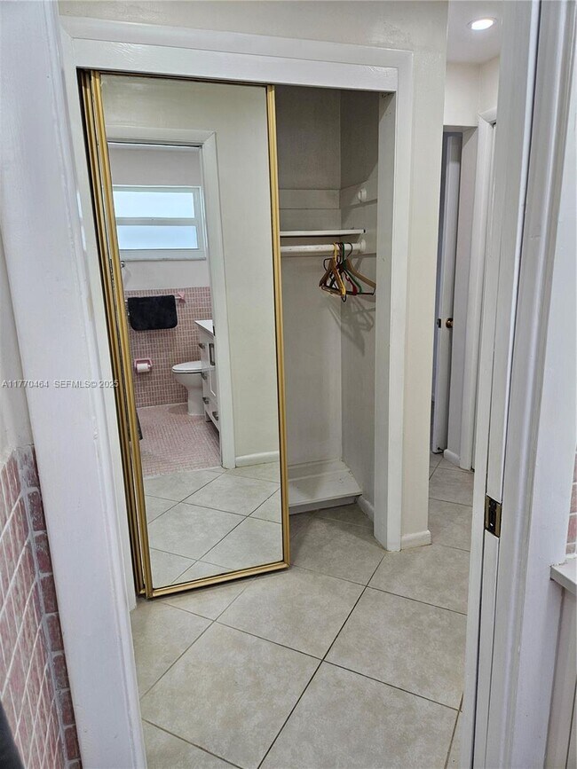 Building Photo - 330 SE 2nd St