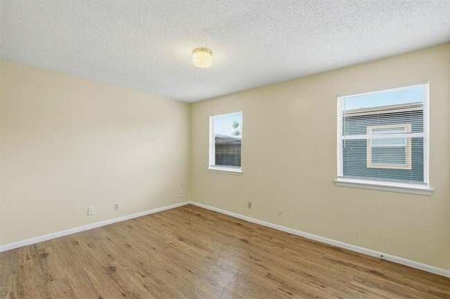 Building Photo - 2319 Greenfield Pkwy