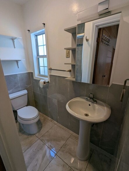 Building Photo - 6619 Willoughby Ave