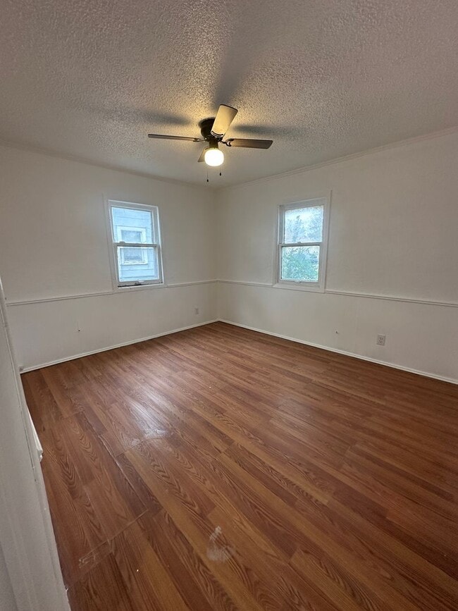 Building Photo - Cute 2 bed 1 bath Home