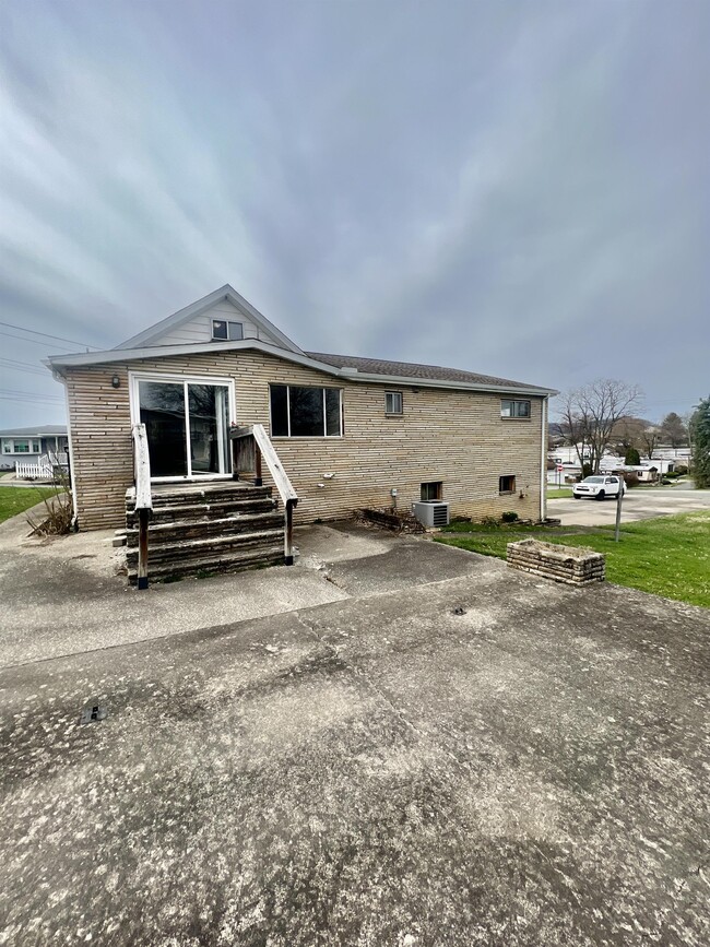 Building Photo - 516 Kensington Ave