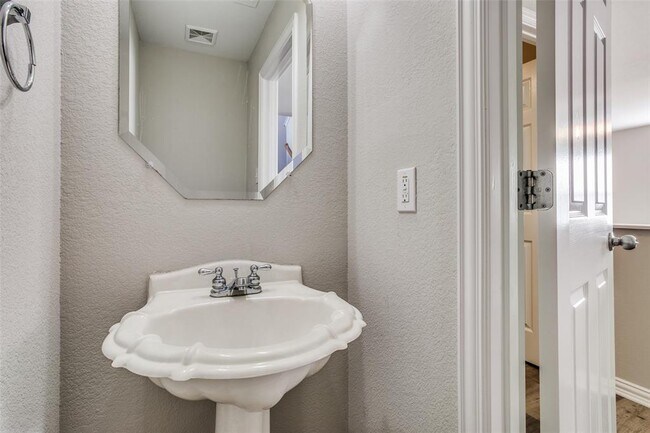 Building Photo - 2925 Inks Lake Dr