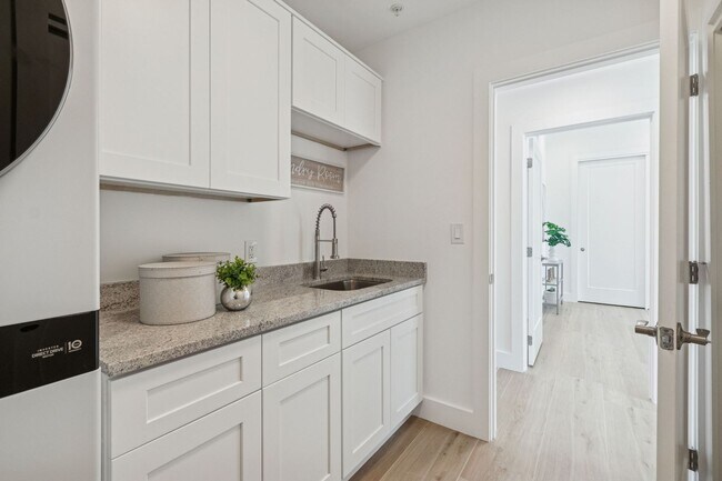 Building Photo - 1343 4th St