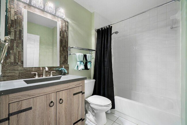 Building Photo - 4030 Laurelwood Ln