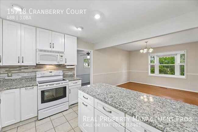 Building Photo - 15718 Cranberry Ct
