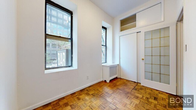 Building Photo - 922 Third Avenue