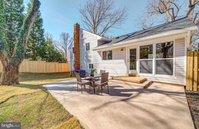 Building Photo - 4207 Woodland Dr