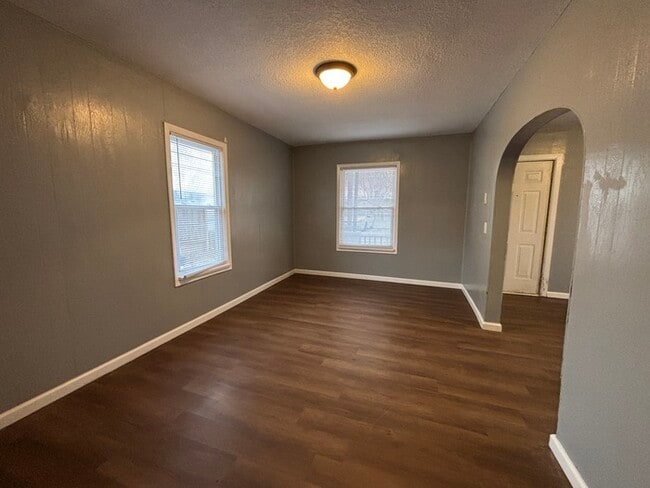 Building Photo - Charming 4BR 1BA Home w/ Wide Yard in Independence