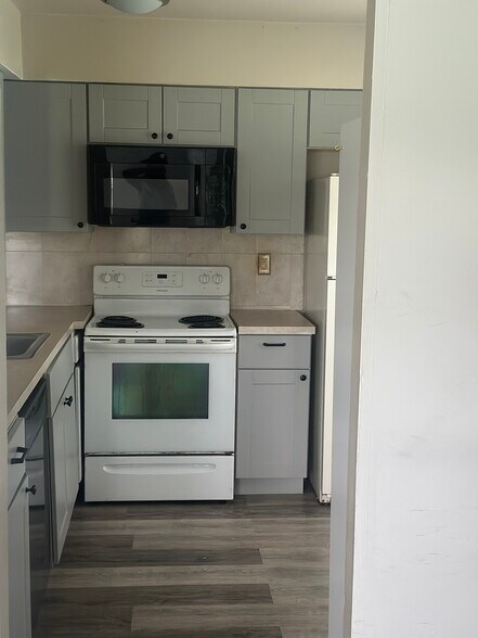 Building Photo - 366A Delancey Pl