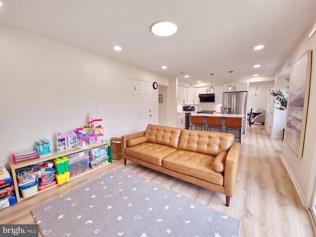 Building Photo - 10917 Outpost Dr