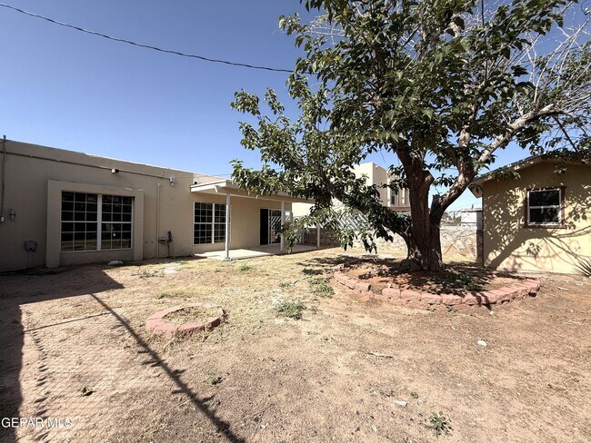Building Photo - 10405 Ashwood Dr