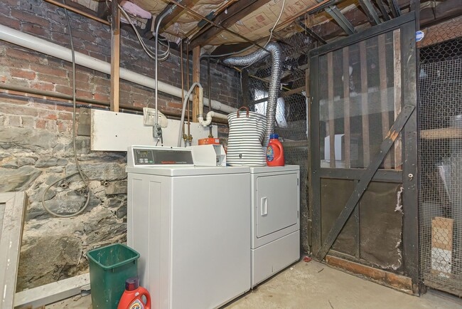 Building Photo - 108 Beacon St