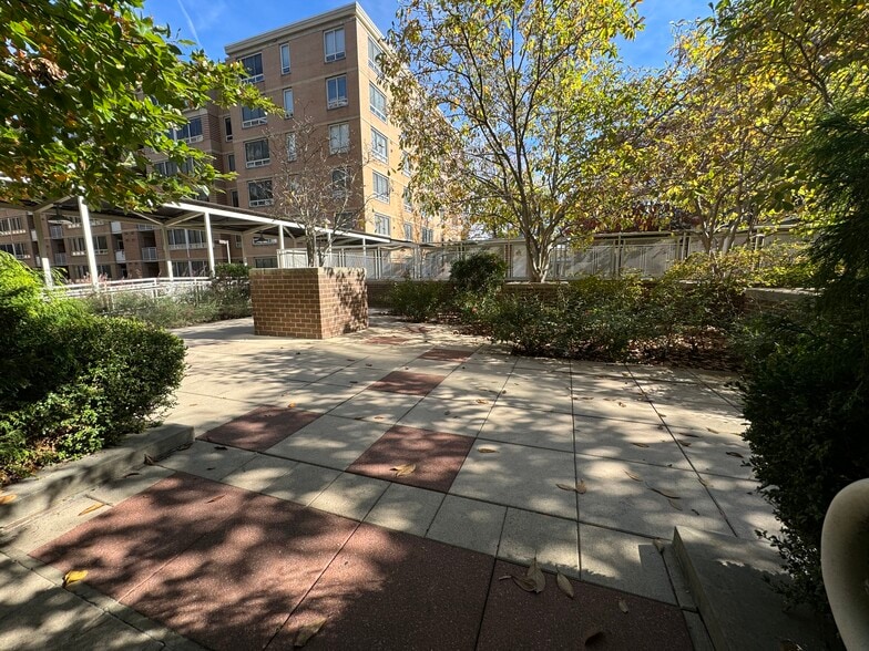 Courtyard - 800 4th St SW