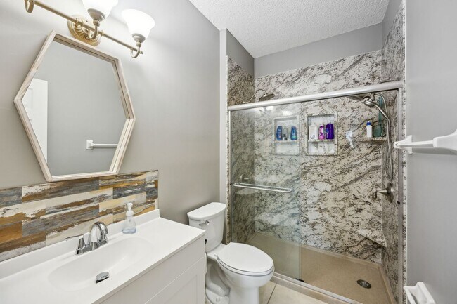 Building Photo - Coastal Condo Living in Gated Fernandina B...