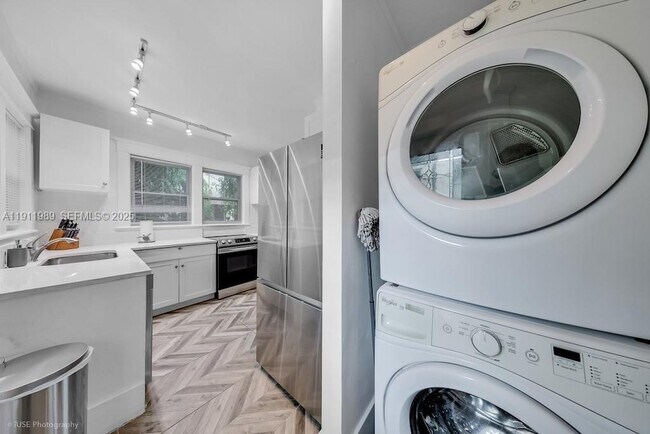 Building Photo - 46 NE 43rd St