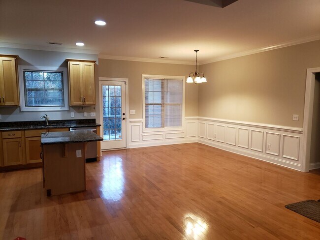 Building Photo - RENT SPECIAL ~ COMPASS POINTE ~