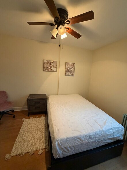 Building Photo - 507 E Cold Spring Ln