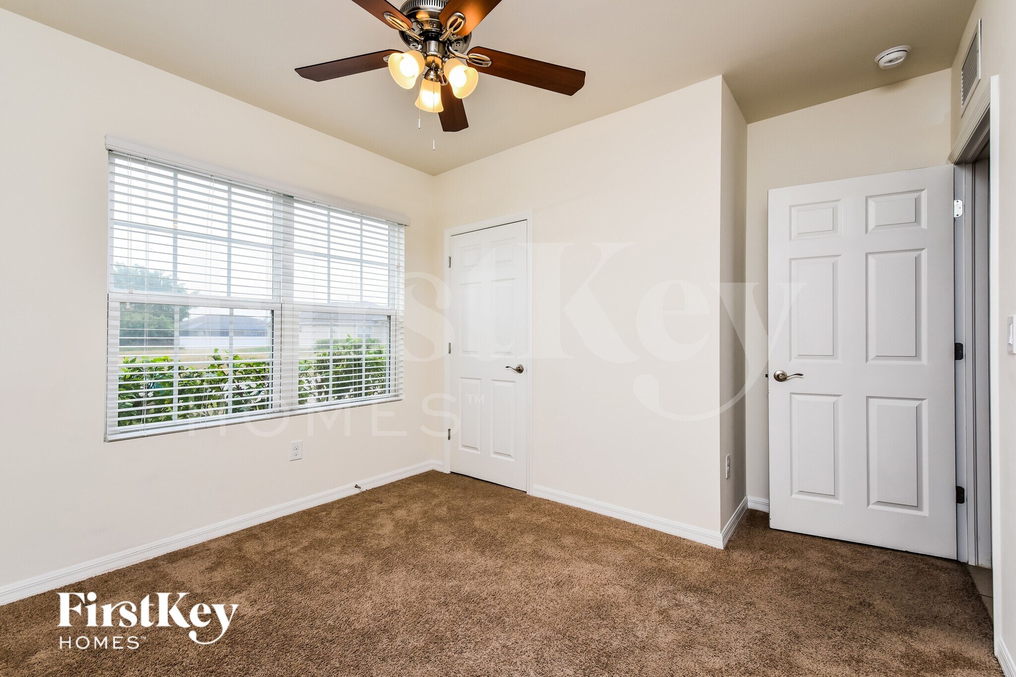 Building Photo - 4406 SW 9th Ave