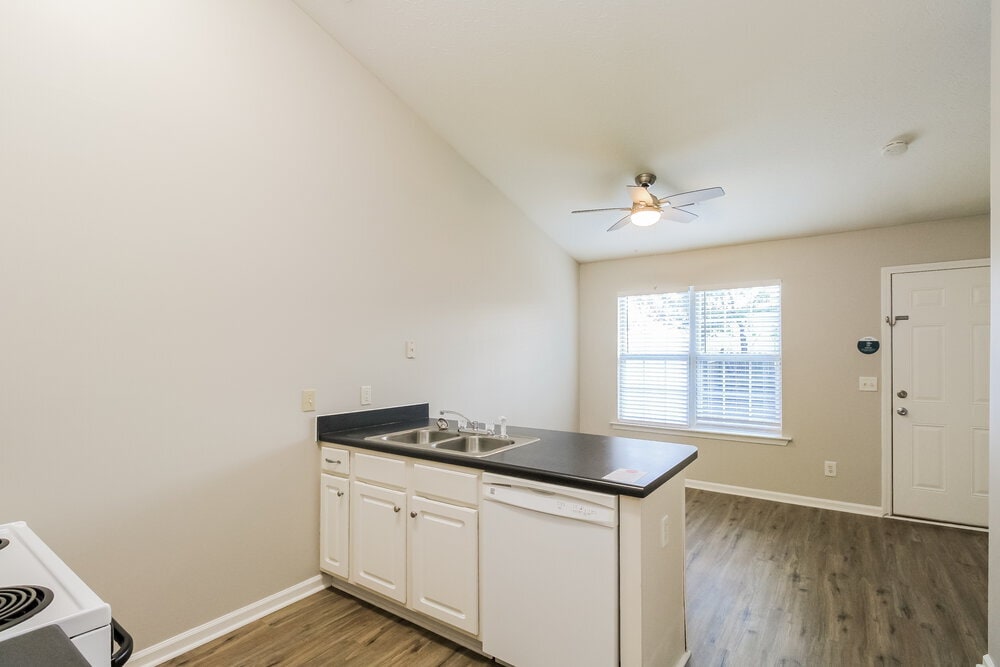 Building Photo - 720 Dellwood Dr