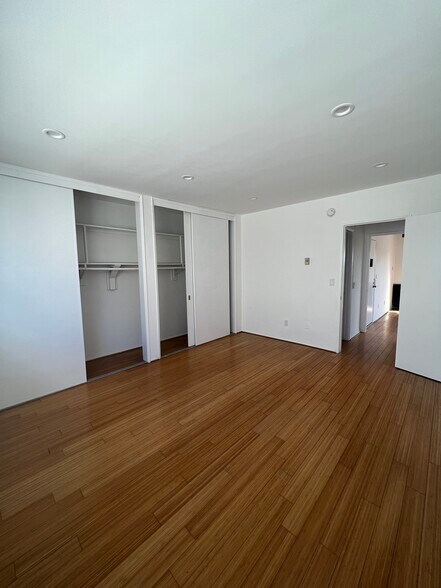 Building Photo - 1550 S Bundy Dr