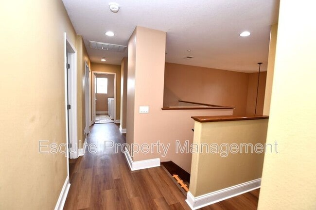 Building Photo - 621 Riviera Ct