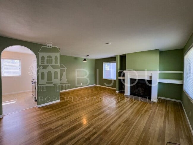 Building Photo - 2407 N Meade Ave