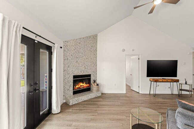 Building Photo - 47 Pine Ridge Trce