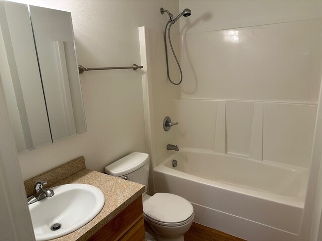 Building Photo - 3479 Landings St