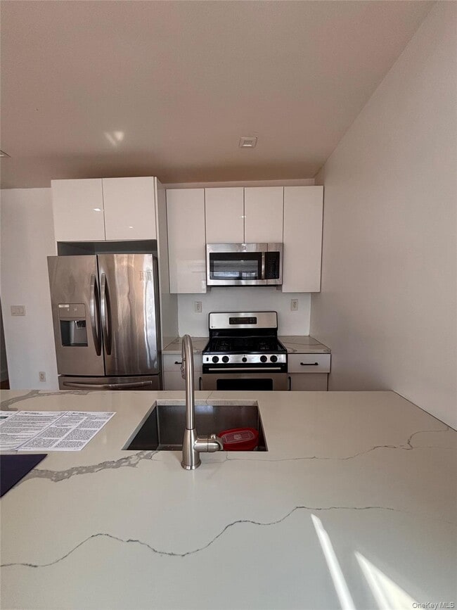 Building Photo - 1351 E 94th St