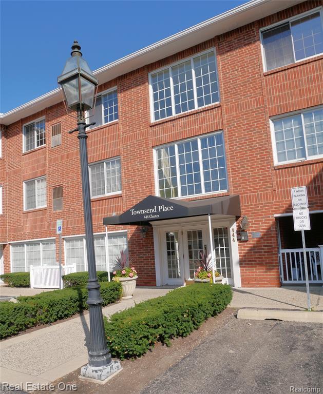 Building Photo - 444 Chester St