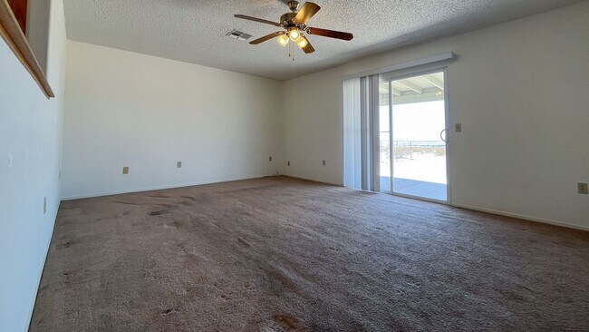 Building Photo - Cute 3 Bedroom 2 Bathroom Home