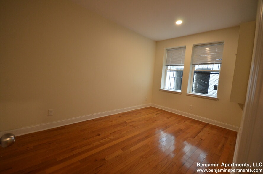 Building Photo - 123 Sutherland Rd