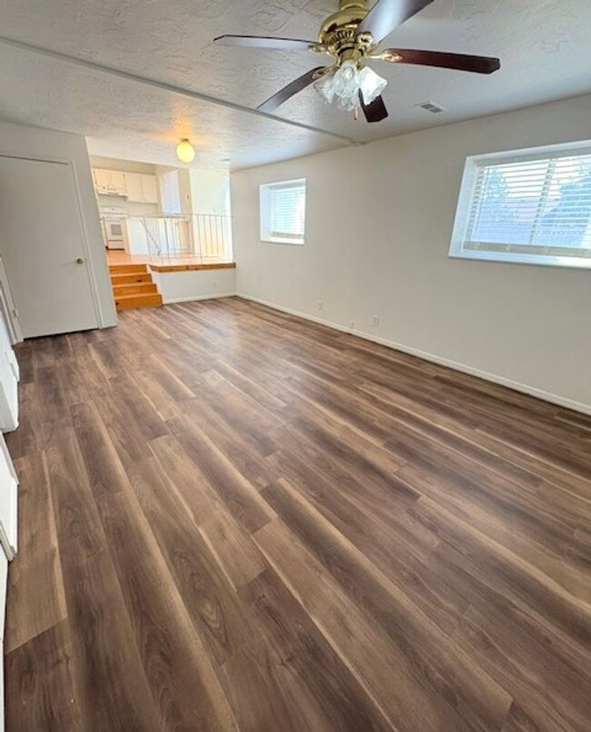 Building Photo - 3 Bedroom / 2 Bath Home in Kearns!