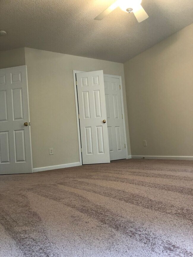 Building Photo - Available for immediate move in - Gorgeous...