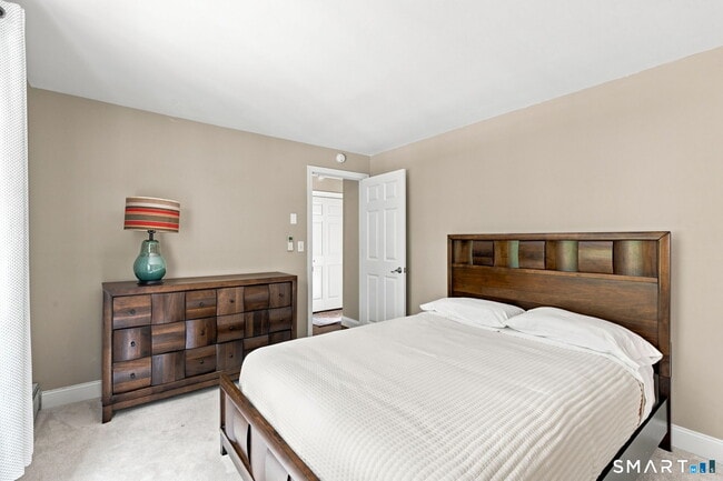 Building Photo - 40 Rockledge Dr