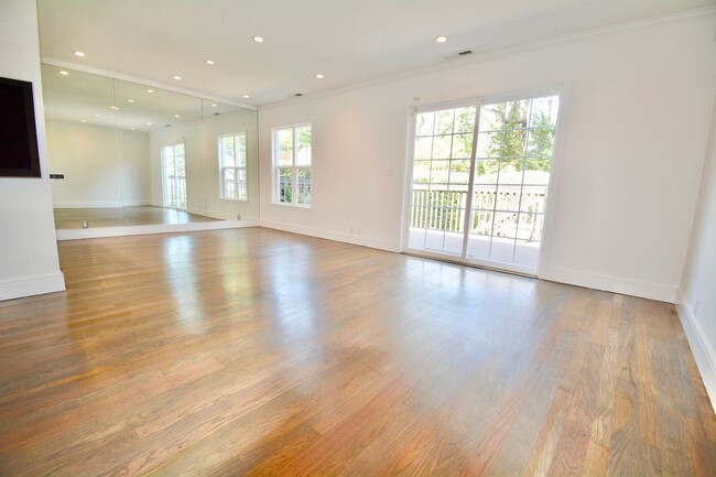 Building Photo - Stunning 3 BR | 2 BA in Noe Valley - Must ...