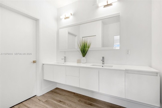 Building Photo - 1123 NE 23rd Terrace