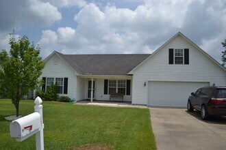 Building Photo - Beautiful 4 Bedroom Home in Hope Mills