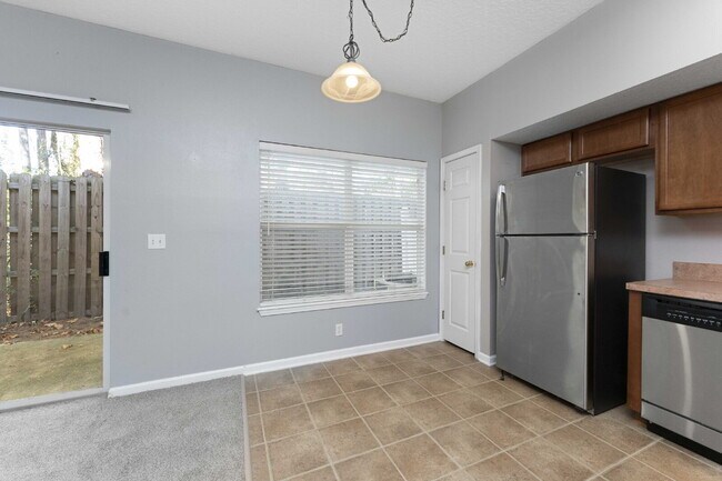 Building Photo - Charming 3BR Townhouse with Garage & Priva...